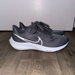 NEVER WORN white smoke Air Zoom Pegasus
